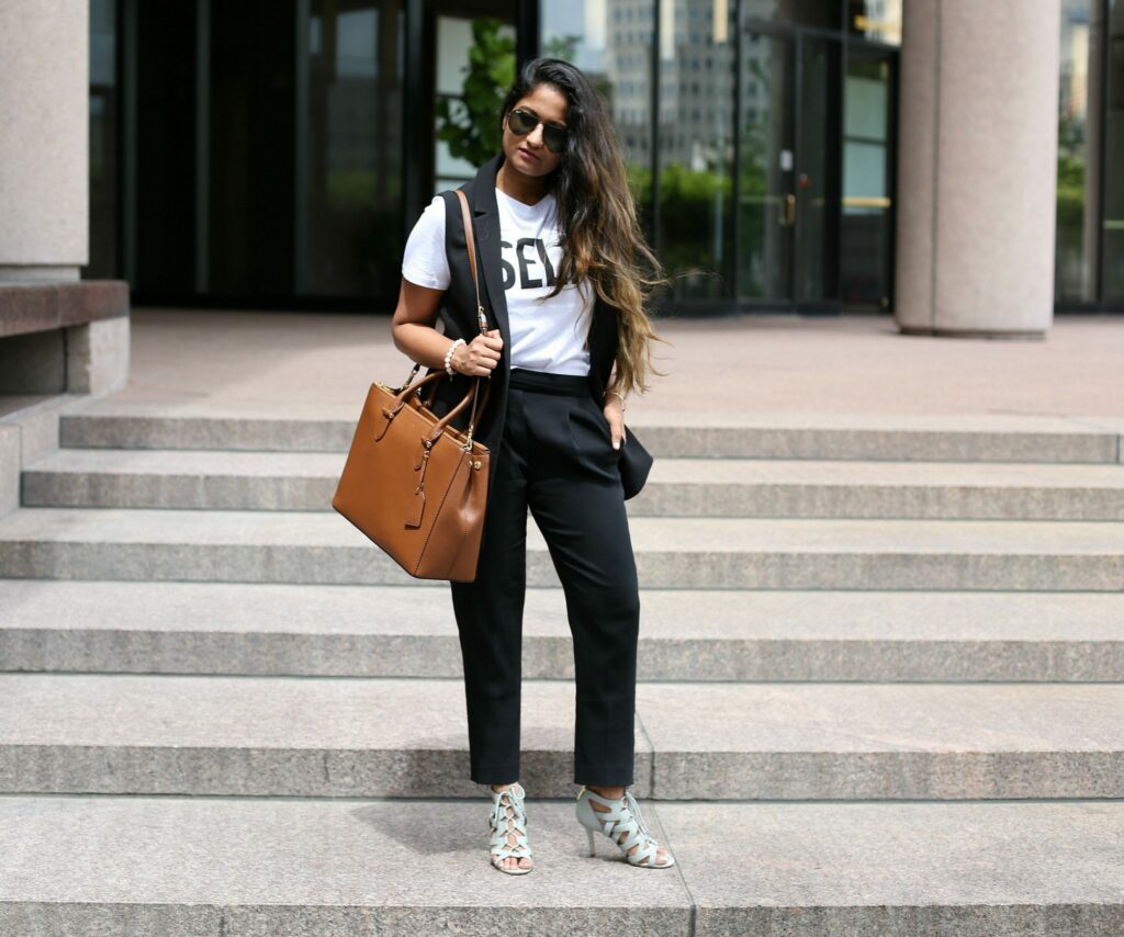 how to wear sleeveless blazer