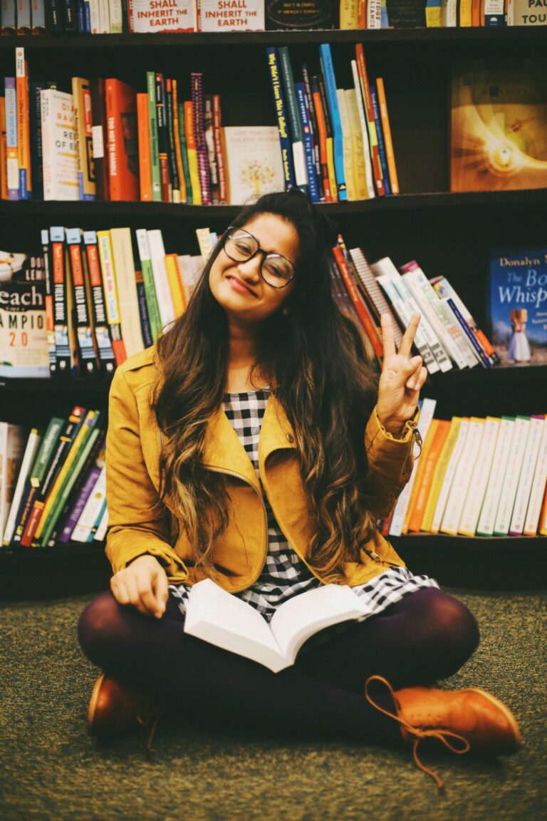 2 Chic Ways To Wear A Hoodie Sweatshirt To Work Or Out Dreaming Loud